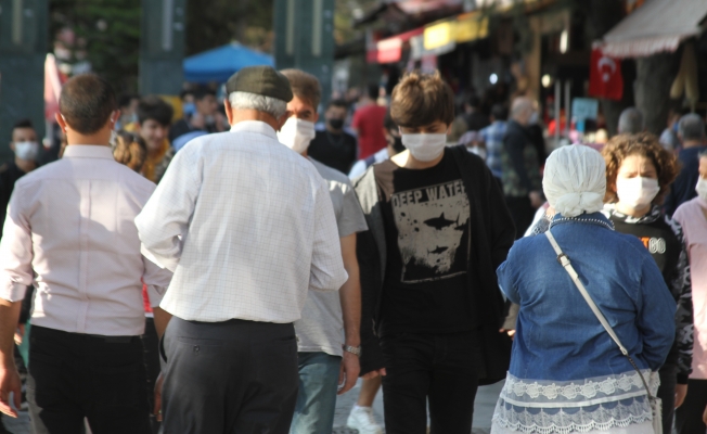 Antalya’da denetimlere rağmen sosyal mesafe yok