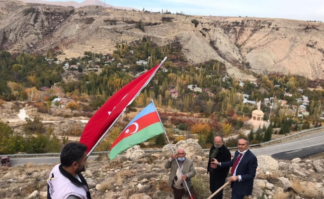 Azerbaycan bayrağı gölgesinde Darende’de fidan dikimi