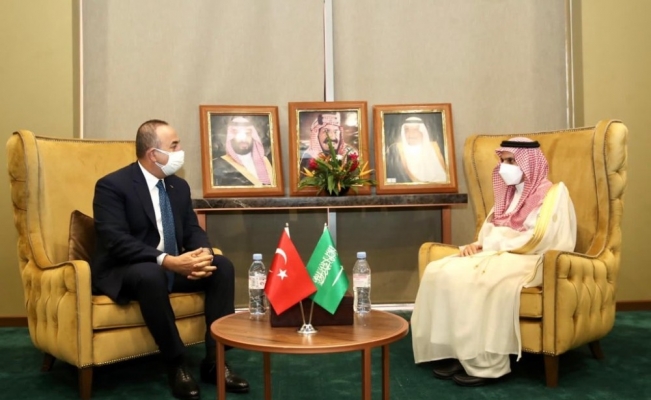 Bakan Çavuşoğlu, Suudi Arabistanlı mevkidaşı Al Saud ile görüştü
