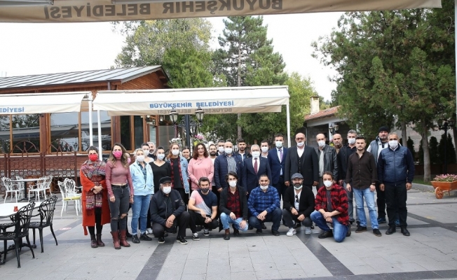 Başkan Büyükkılıç Bursa Devlet Tiyatrosu sanatçıları ile bir araya geldi