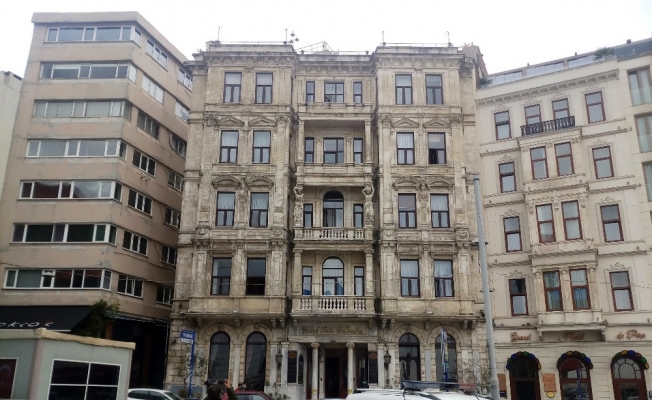Beyoğlu’nda tarihi otelde bir kadın ölü bulundu