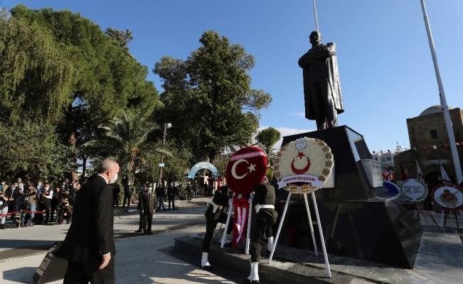 Cumhurbaşkanı Erdoğan KKTC’de Atatürk Anıtı’na çelenk bıraktı
