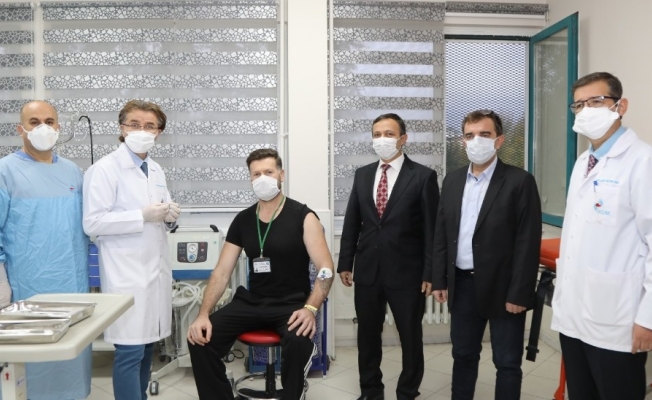 Erciyes Üniversitesi’nde Covid-19’a karşı geliştirilen ERUCOV-VAC aşı adayının ilk dozu gönüllülere yapıldı