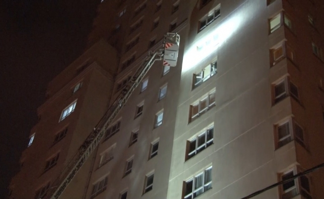 Esenyurt’ta 30 katlı bir binanın 12’nci katında yangın paniği