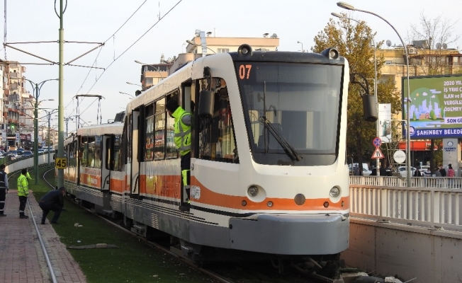 Gaziantep’te tramvay raydan çıktı