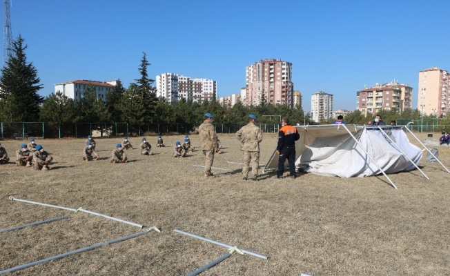 Jandarmadan uygulamalı “Doğal Afetler ve Çadır Kurma” eğitimi