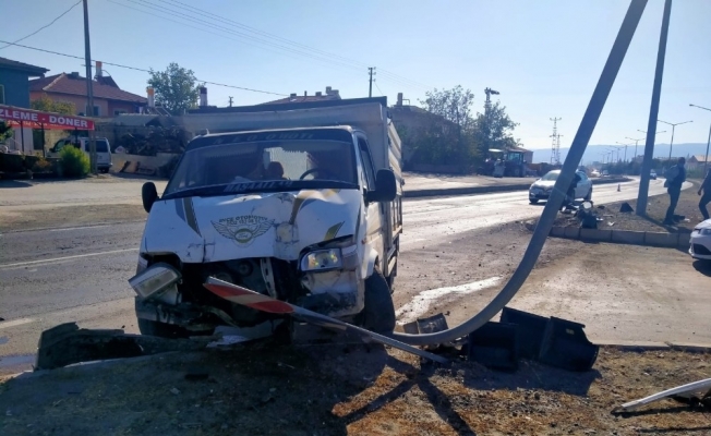 Kavşakta duramayan araç kazaya neden oldu