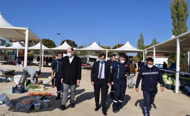 Kaymakam ve başkan yardımcısı pazarda korona denetiminde