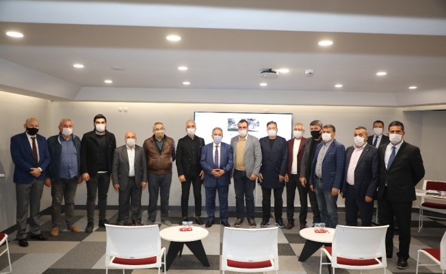 Meclis üyelerinden kütüphaneye tam not