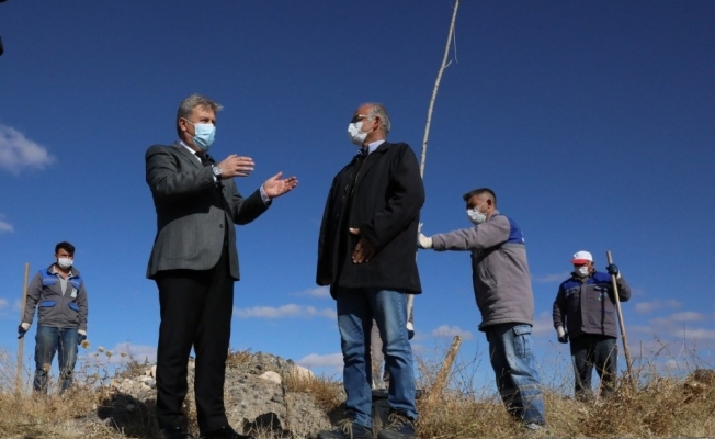 Melikgazi’de dikilen yeni ağaçlar geleceğe nefes olacak