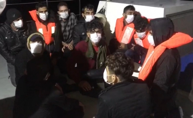 Mersin’de tekneleri su alan 19 düzensiz göçmen yakalandı
