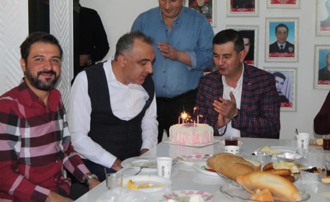 MHP'de Görgülü'ye sürpriz doğum günü!