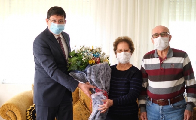 Nazilli Belediye Başkanı Özcan, güne ilkokul öğretmenini ziyaret ederek başladı