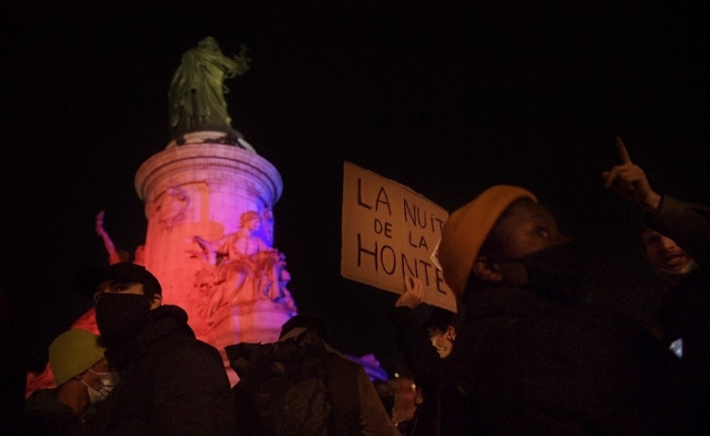Paris’te sığınmacılara destek protestosu