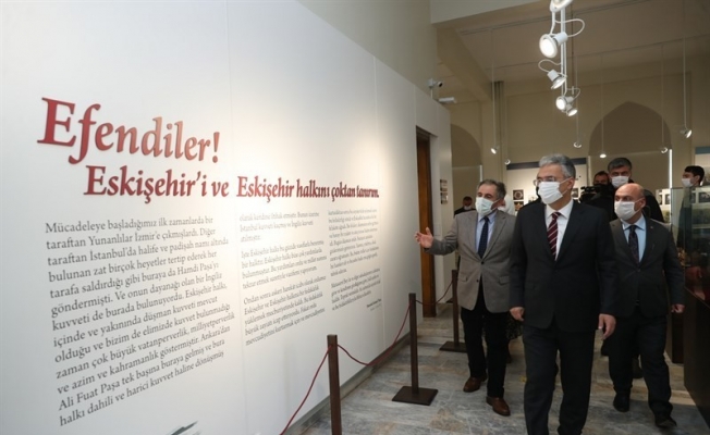Protokol üyeleri Cumhuriyet Tarihi Müzesini gezdi