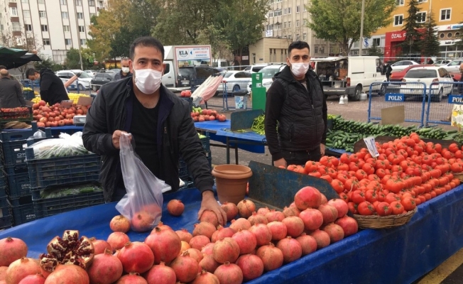 Semt pazarlarında uygun fiyat hem esnafı hem vatandaşı sevindirdi
