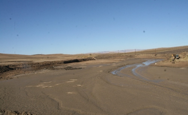 Silvan’da 300 bin metreküp kapasiteli hayvan içme suyu göleti tamamlandı