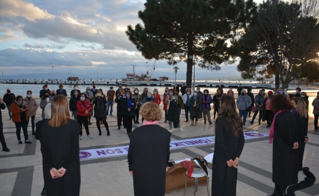 Sinop’ta kadına şiddete sokak tiyatrosu ile dikkat çektiler