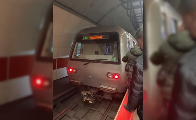 Taksim metrosunda raylara atlayan şahıs öldü