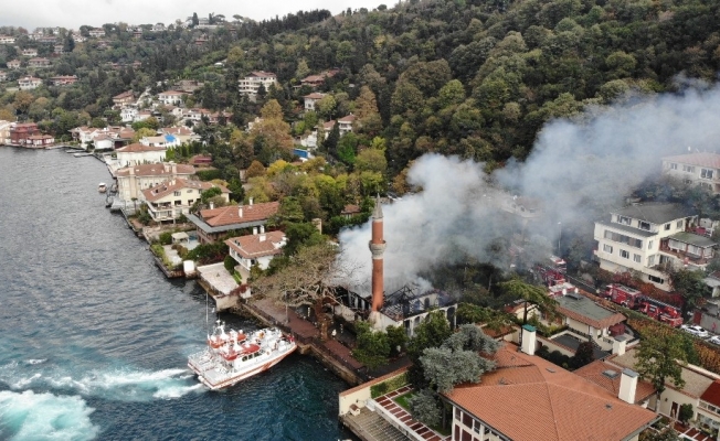 Tarihi Vaniköy Camii yangından sonra havadan böyle görüntülendi