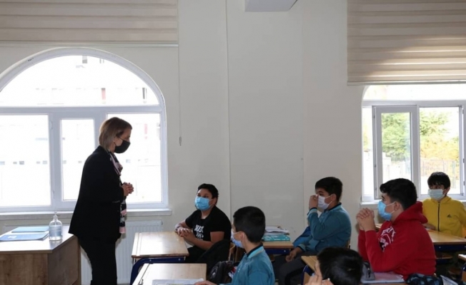 Vali Becel, haftaya okul ziyareti ile başladı