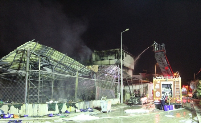Alevlerin ardından deterjan fabrikası harabeye döndü