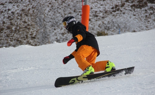 Anatolia kupası kayak yarışları 10 ülkenin katılımıyla Erzurum’da başladı