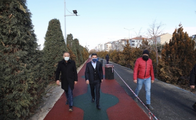 Başkan Arı, bisiklet ve yürüyüş yolunda incelemelerde bulundu