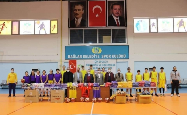 Basketbol takımlarına malzeme desteği