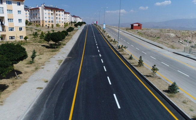 Erciş’te 25 milyon TL’lik yatırımla 80 bin ton asfalt yapıldı