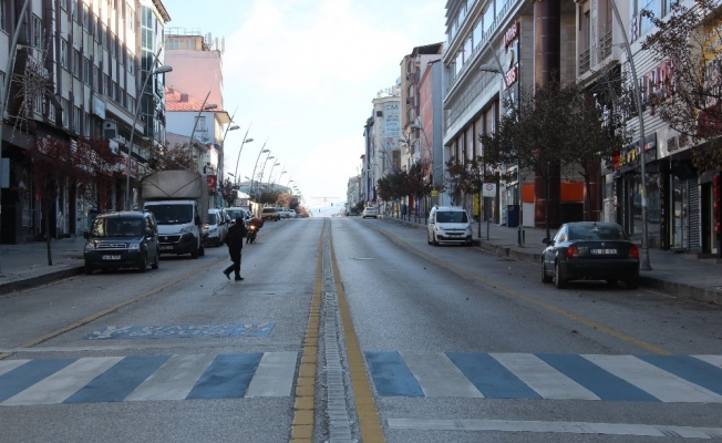 Erzurum’da sokağa çıkma kısıtlamasının ikinci gününde caddeler boş kaldı