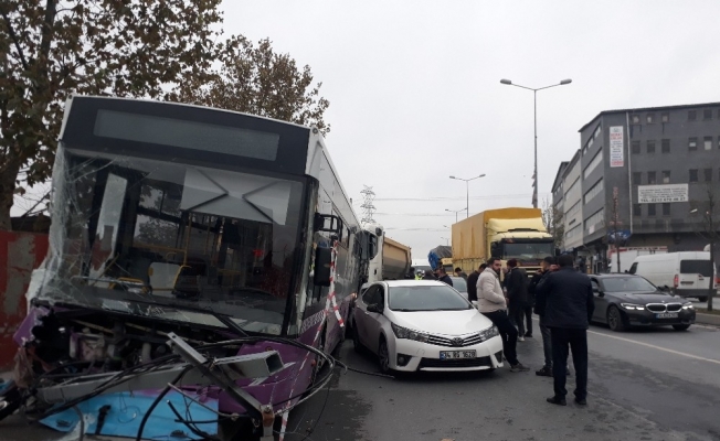 İETT otobüsünün karıştığı zincirleme kaza: 1 yaralı