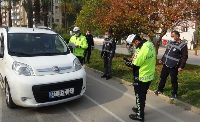 Kırıkhan’da cadde ve sokaklar sessizliğe büründü