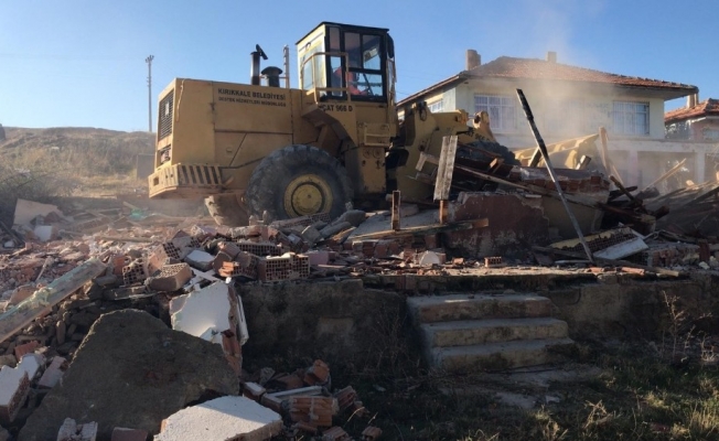 Kırıkkale’de riskli binalar yıkılıyor