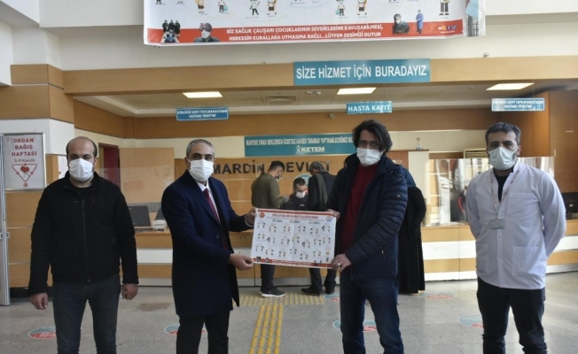 Mardin’de minik öğrenciler sağlık çalışanlarının çocuklarına dikkat çekti