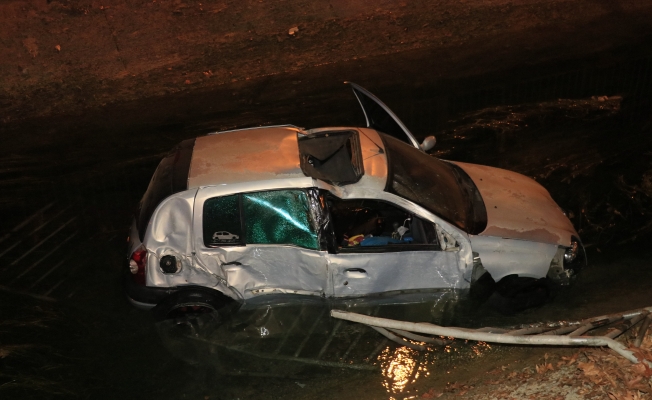 Otomobil sulama kanalına düştü: 2 yaralı