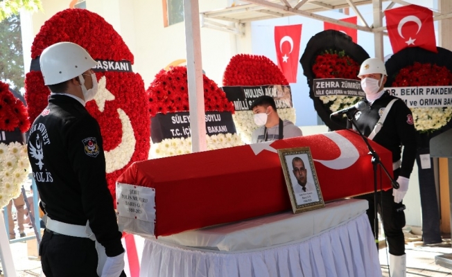 Şehit polis Barış Göl’ün cenazesi tören alanına getirildi