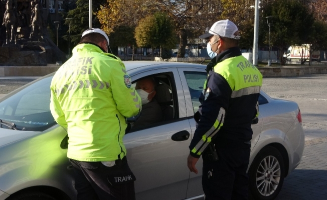 Uşak’ta korona denetimleri hız kesmeden devam ediyor