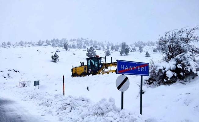 Adana’da karla mücadele ekipleri 24 saat görev başında