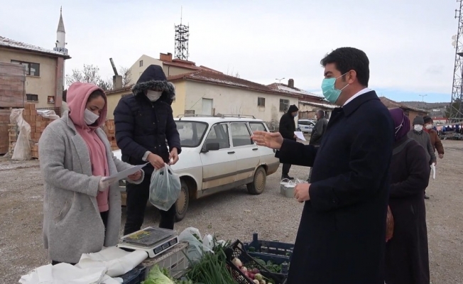 AK Partili Belediye Başkanından ’şeffaf belediyecilik’ örneği: Çarşı-pazar gezip, vatandaşa hesap verdi