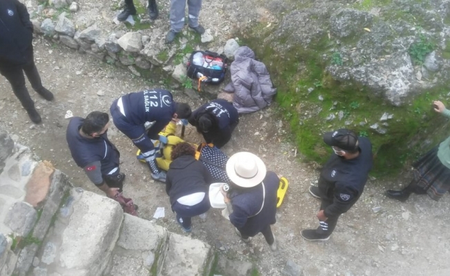 Alanya'da feci kaza! Rus kadın surlardan düştü