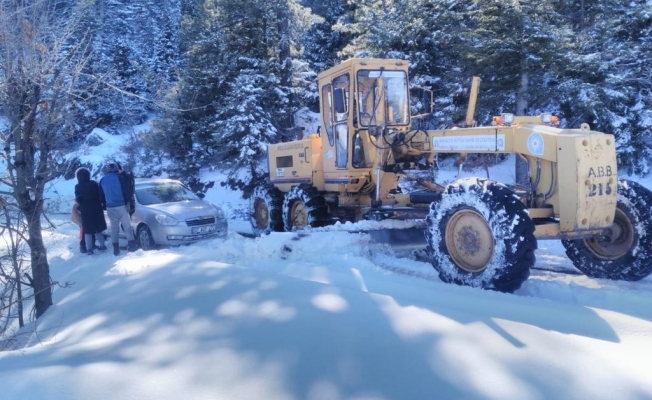 Alanya'da kar ve heyelandan kapanan yollar açıldı