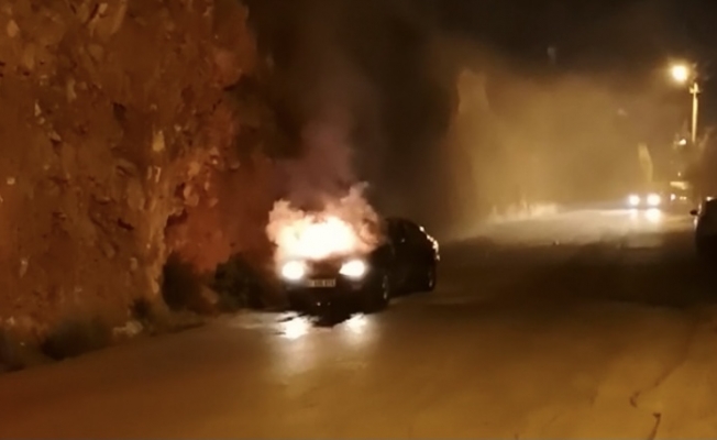 Alanya’da araç alev alev yandı