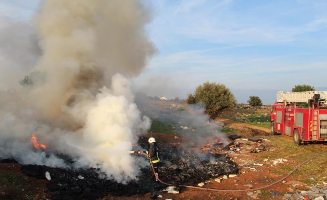 Antalya'da atık madde yangınını itfaiye söndürdü