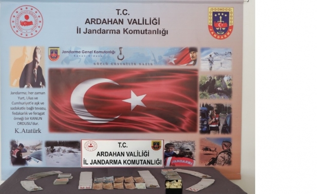 Ardahan’da evini kumarhaneye çeviren ve kumar oynayan kişilere ceza yağdı