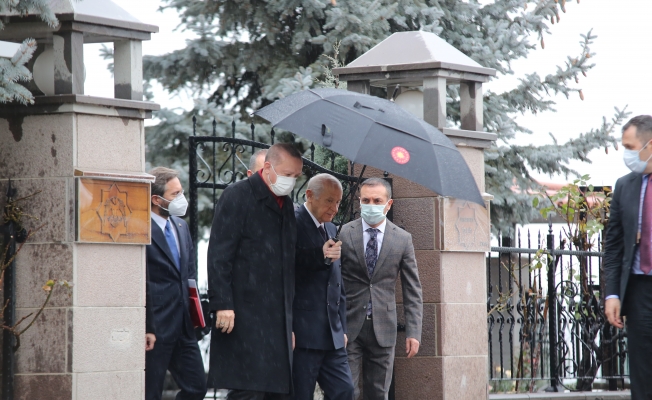  Cumhurbaşkanı Erdoğan, Devlet Bahçeli’yi evinde ziyaret etti