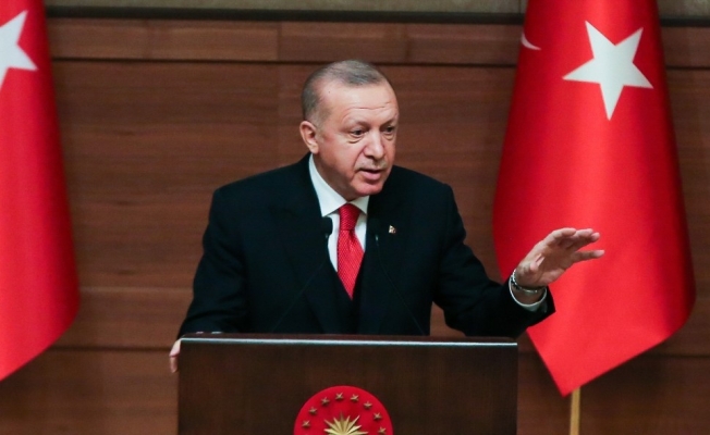Cumhurbaşkanı Erdoğan: “Diline sahip çıkmayan, dilini zenginleştirmeyen milletler tıpkı kökleri kuruyan ağaçlar gibi esen rüzgarlar karşısında devrilmeye mahkumdur"