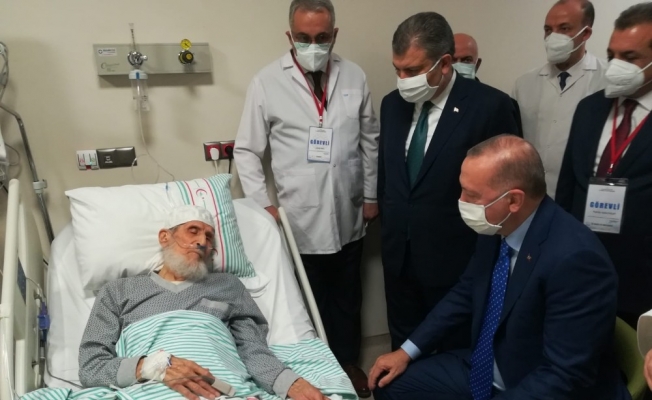 Cumhurbaşkanı Erdoğan’dan Fethi Sekin’in babası ile kanaat önderi Nazırlı’ya hastanede ziyaret