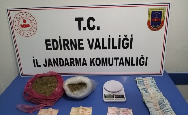 Edirne’de ehliyetsiz sürücünün aracından uyuşturucu çıktı