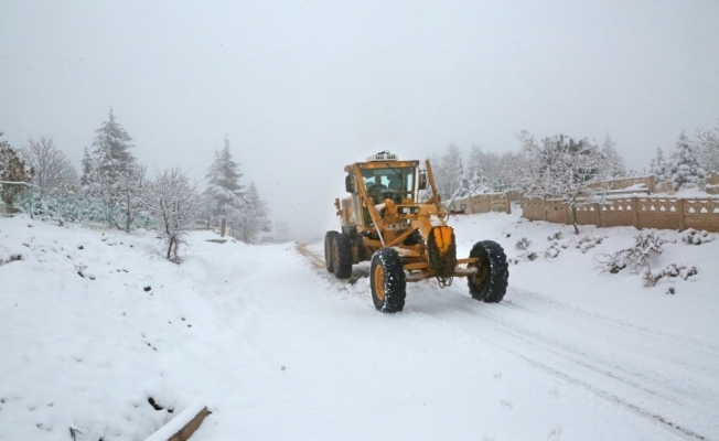 Elazığ’da kar 88 köy yolunu kapattı
